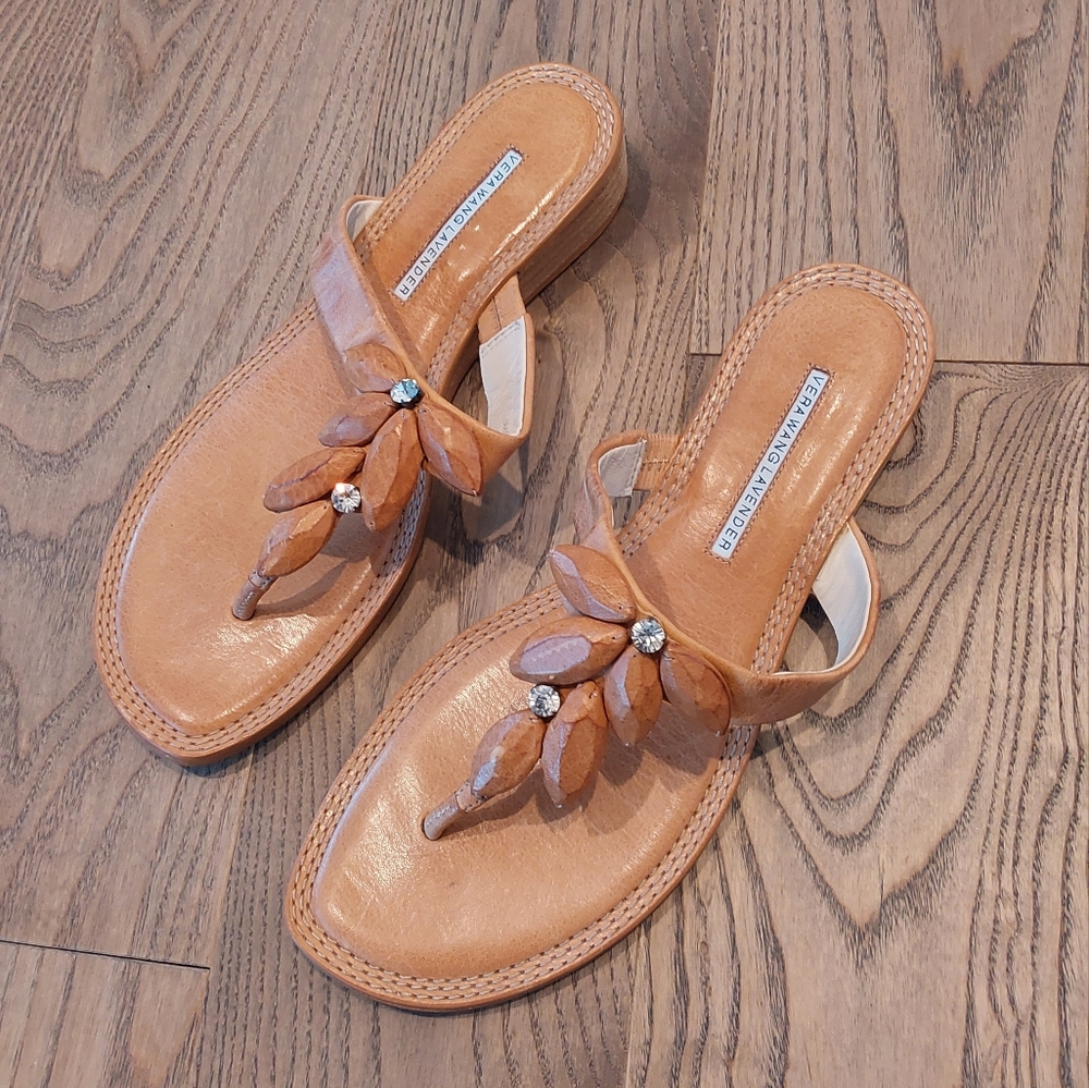 Vera Wang Lavender Sandal (sz. 7.5)